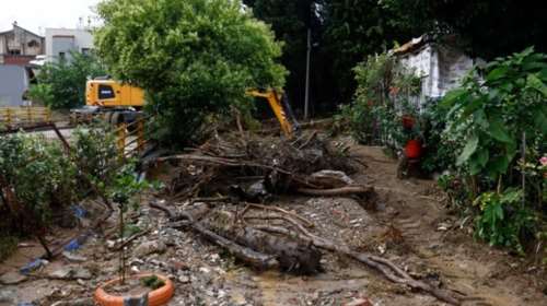 Σφοδρή κακοκαιρία στη Θεσσαλονίκη: Δεκάδες κλήσεις για απάντληση υδάτων, υπερχείλιση ρέματος και διακοπή υδροδότησης [βίντεο]