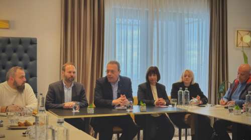 Φάμελλος: Τα 10+2 μέτρα του ΣΥΡΙΖΑ για τη Σαντορίνη, τα πληττόμενα νησιά και τη νησιωτικότητα