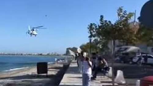 Πλαταμώνας: Βίντεο με ελικόπτερο του λιμενικού σε χαμηλή πτήση - Τραυματίστηκε γυναίκα, παρέσυρε ομπρέλες