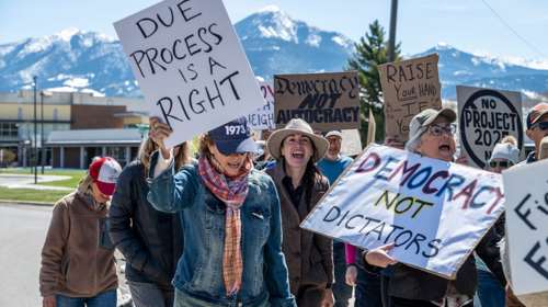 ΗΠΑ: Χιλιάδες πολίτες στους δρόμους εναντίον του Ντόναλντ Τραμπ - &quot;Δεν υπάρχει βασιλιάς στην Αμερική&quot;