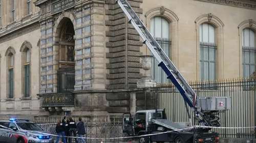 Viral διαφήμιση ανυψωτικού μηχανήματος που χρησιμοποιήθηκε στη ληστεία στο Λούβρο- "Μεταφέρουμε τους θησαυρούς αθόρυβα"