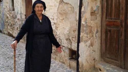 &quot;Έφυγε&quot; η θρυλική &quot;γιαγιά Μαριάνθη&quot;,  το σύμβολο των Μεστών της Χίου