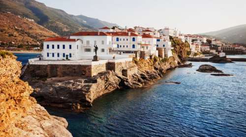 Ενα ασχοντικό νησί στην κορυφή των ιδανικών προορισμών που βρίσκονται κοντά στην Αθήνα