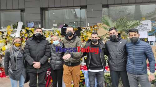 Θεσσαλονίκη: Στεφάνια από τους αρχηγούς των ομάδων στο σημείο που δολοφονήθηκε ο Άλκης