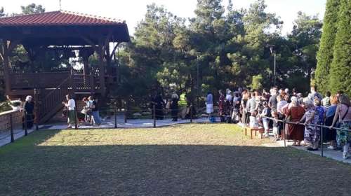 Άγιος Παΐσιος: Ουρές κόσμου για προσκύνημα στον τάφο του [εικόνες - βίντεο]