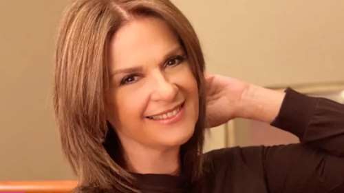 Η Πέγκυ Σταθακοπούλου φόρεσε το μπικίνι της και κολύμπησε στο ποτάμι της Πρέβελης