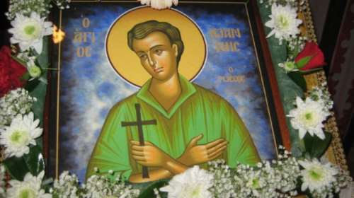 Όσιος Ιωάννης ο Ρώσσος: Xιλιάδες κόσμου με τα πόδια στον ναό στο Προκόπι Ευβοίας - Διανύουν έως και 100 χλμ.