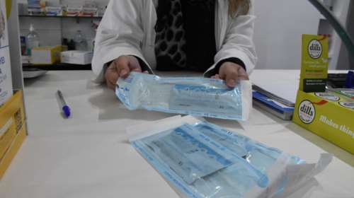 Αυτά είναι τα συμπτώματα της Ομικρον τις πρώτες 48 ώρες- Μοιάζει με κρυολόγημα, δεν έχει πυρετό