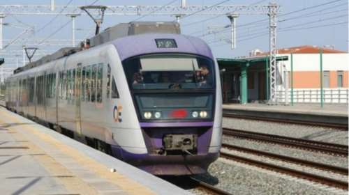 Τατόι: Καρέ-καρέ η σύλληψη του αλλοδαπού που απειλούσε με όπλο επιβάτες του προαστιακού