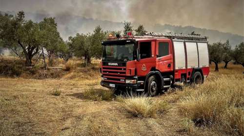 Σε εξέλιξη η φωτιά στην Ελασσόνα - Ενισχύθηκαν οι δυνάμεις της Πυροσβεστικής