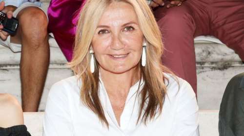 Μαρέβα Μητσοτάκη: Casual chic σε έκθεση Τέχνης στο μουσείο της Ακρόπολης