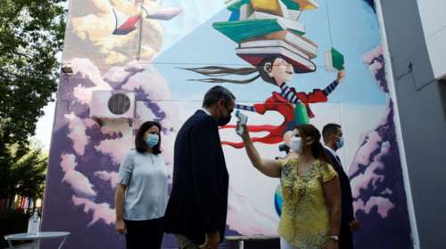 Ανοιγμα σχολείων: Η επίσκεψη του Κυριάκου Μητσοτάκη με μάσκα και θερμομέτρηση [εικόνες - βίντεο]