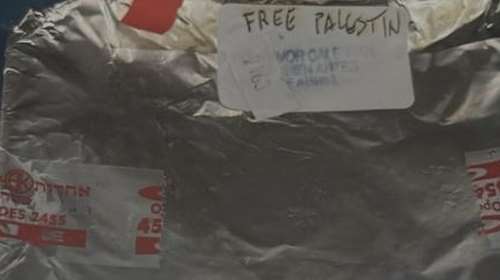 Εκπληκτοι Ισραηλινοί επιβάτες πτήσης της Iberia είδαν στους δίσκους φαγητού που πήραν το σύνθημα &quot;Free Palestine&quot;