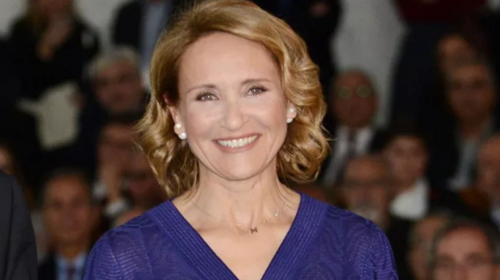 Mάρα Ζαχαρέα: Ποζάρει εντελώς αμακιγιάριστη στο μπαλκόνι του σπιτιού της