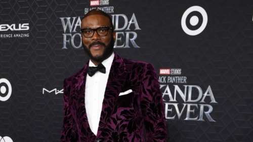 Ο Ντέρεκ Νίξον κατηγορεί τον Τάιλερ Πέρι για σεξουαλική επίθεση και παρενόχληση  και εργασιακά αντίποινα