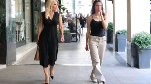 Στη βάφτιση της Λάουρας Λάτσιου - Σαν πριγκίπισσα στην αγκαλιά της μητέρας της, Ελένης Μενεγάκη