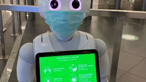 Τα ρομπότ Pepper ενημερώνουν τους επιβάτες στον Διεθνή Αερολιμένα Αθηνών