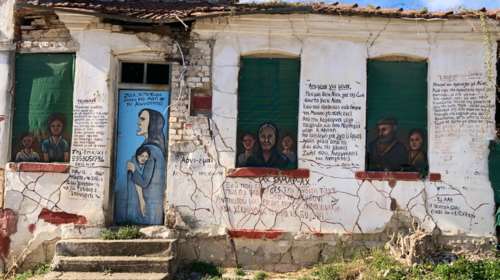 &quot;Γκραφιτάς&quot; μεταμόρφωσε ένα ολόκληρο χωριό με τα πινέλα του - [Εικόνες]