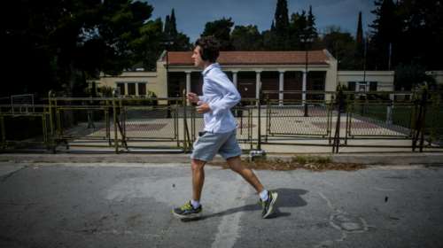 Τσιόδρας για την έλλειψη σωματικής άσκησης: Μένω σπίτι δεν σημαίνει μένω ξάπλα