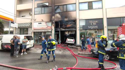 Συναγερμός μετά από πυρκαγιά σε συνεργείο αυτοκινήτων στη Νέα Ιωνία {Εικόνες]
