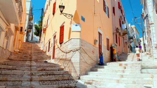 Αποθέωση για ελληνικό νησί: Γραφικές γωνιές, τέλειες παραλίες, φυσικές ομορφιές και γαστρονομικές απολαύσεις