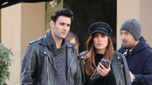 Ίαν Στρατής και Μαίρη Συνατσάκη: Παίζουν με την Ολίβια στο υπέροχο δωμάτιο της