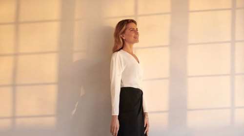 Η Τατιάνα Μπλάτνικ στο εξώφυλλο του Harper's Bazaar Greece