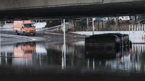 Παρέμβαση εισαγγελέα για το λεωφορείο που &quot;βυθίστηκε&quot; στην Ποσειδώνος