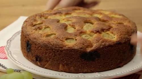 Κέικ με ελαιόλαδο και σταφύλια: Τι καλύτερο για το φθινόπωρο στο σπίτι