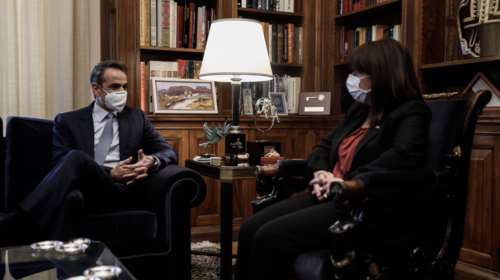 Μητσοτάκης σε Σακελλαροπούλου: &quot;&#39;Ασκούμε πιέσεις στις εταιρείες να παραδώσουν περισσότερα συμβόλαια&quot;