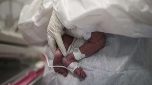 Λέσβος: Βρέφος 9 μηνών νοσηλεύεται με κορονοϊό στο Βοστάνειο