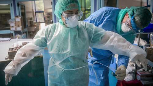 Η παγκόσμια τραγωδία του κορονοϊού σε αριθμούς: 843.000 θάνατοι και πάνω από 25 εκατ. κρούσματα