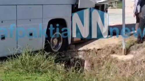 Ναύπακτος: Λεωφορείο που μετέφερε μαθητές έπεσε σε χαντάκι [βίντεο]