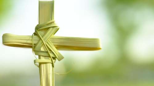 Εορτολόγιο: Ποιοι γιορτάζουν σήμερα Κυριακή των Βαΐων - Δείτε πώς να φτιάξετε Σταυρούς από Βάγια