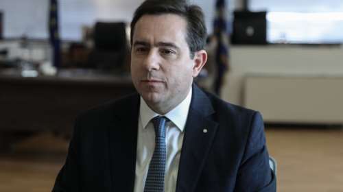 O Μηταράκης εξηγεί πώς θα λειτουργούν τα κλειστά κέντρα: Ποιοι θα έχουν δικαίωμα εξόδου