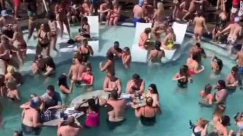 ΗΠΑ: Viral το βίντεο από πάρτι σε πισίνα παρουσία εκατοντάδων ανθρώπων - Σφοδρές αντιδράσεις