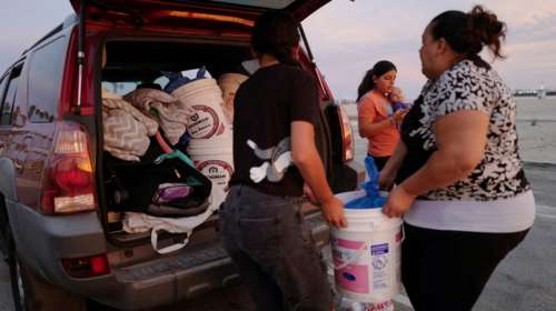 Ο τυφώνας Χίλαρι κατευθύνεται στις ΗΠΑ - Σε επιφυλακή οι αρχές, προετοιμάζονται οι πολίτες