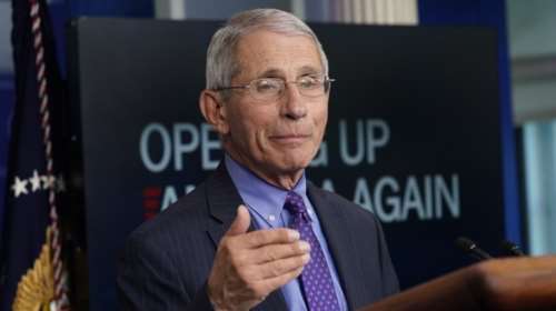 Κορονοϊός: Περισσότερα τεστ ζητάει ο Αμερικανός &quot;Τσιόδρας&quot; - Τον απέκλεισε ο Τραμπ από την ενημέρωση