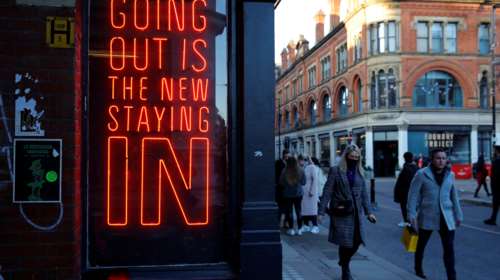 &quot;Ακτινογραφία&quot; της μετάλλαξης Όμικρον στην Ευρώπη: Ποιες ηλικίες &quot;χτυπά&quot; και πού κόλλησαν