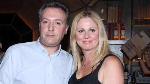 Δημήτρης Οικονόμου: Η σπάνια δημόσια εμφάνιση με τη σύζυγό του και τα δύο τους παιδιά