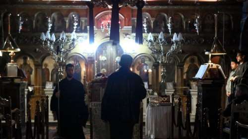 Πιστή μπουγέλωσε και έδειρε με χέρια και με πόδια αστυνομικούς που πήγαν να της κόψουν πρόστιμο επειδή δεν φορούσε μάσκα