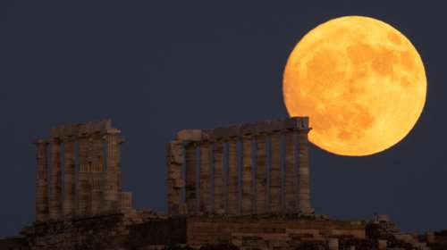 Το &quot;Φεγγάρι του Ελαφιού&quot; φώτισε τον ελληνικό ουρανό: Μαγικές εικόνες από την πανσέληνο του Ιουλίου