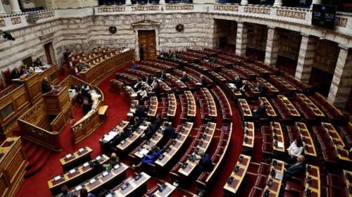 Την Τρίτη στην ολομέλεια το Ασφαλιστικό. Παραδείγματα Βρούτση με αυξήσεις συντάξεων