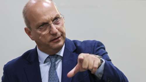 Οικονόμου για τραυματισμό αστυνομικού: Η επίθεση αυτή δεν θα μείνει ατιμώρητη