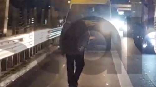 Απίστευτο περιστατικό στη Βαρυμπόμπη: Μεθυσμένος παραπατούσε στη... ΛΕΑ της εθνικής οδού [βίντεο]