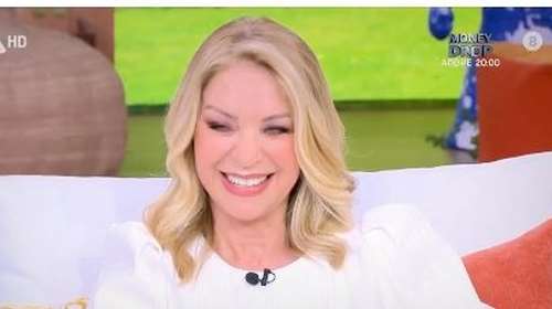 Ελλη Στάη: &quot;Ήταν ένα εκβιαστικό ντουέτο, εμένα με εκβίασαν απόλυτα, φαντάζομαι και τον Νίκο Ευαγγελάτο&quot;