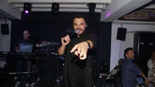 Ο Κώστας Δόξας έκανε μήνυση στην πρώην σύζυγό του: &quot;Το παιδί ανεβαίνει συνέχεια στο μηχανάκι χωρίς κράνος&quot;