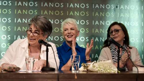 Η νέα εμμονή της Ελενας Ακρίτα: Το ντύσιμο και η εμφάνιση της Νίκης Κεραμέως