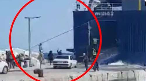 Αλόννησος: Κόπηκε ο κάβος πλοίου την ώρα της επιβίβασης και όταν  &quot;φόρτωνε&quot; ΙΧ – ΕΔΕ για το συμβάν,  απομακρύνθηκε ο λιμενάρχης [βίντεο]