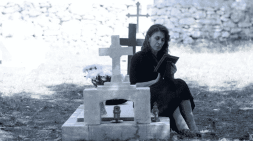 Άγριες Μέλισσες: Η Kατερίνα Διδασκάλου στην παραλία με μαγιό για το τέλος του δεύτερου κύκλου